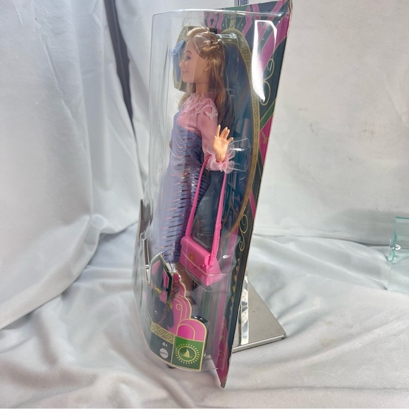 Wicked Glinda At Shiz University Fashion Doll with Fashions & Accessories NWT - Picture 2 of 9